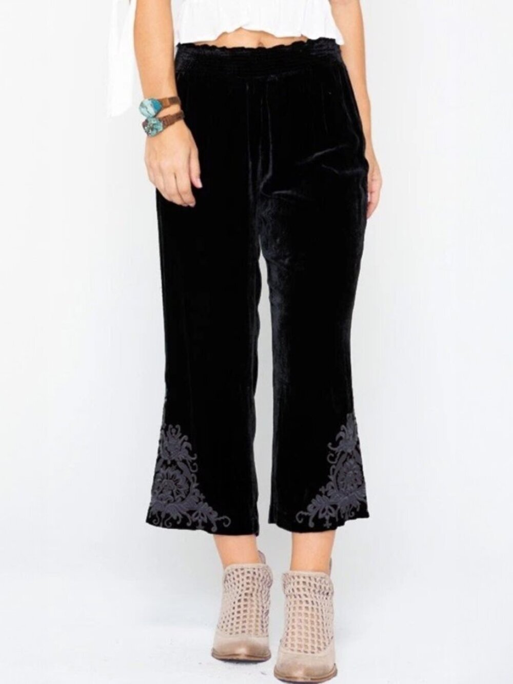 Johnny Was Black Velvet Embroidered Cropped Pants Size M